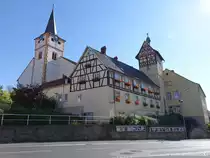 N�dlingen, ehemalige Schule und kath. Pfarrkirche St. Kilian (07.07.2018)