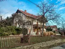 Die ehemalige  Aranyhegy Panzi�  (Goldberg Gasthaus) ist aktuell eine Waldorf Kinderarten. Foto: Januar, 2020.