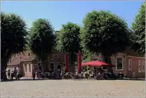 Westerwolde. Geb�ude am Markt in der Festung Bourtange. Ab 1960 wurde die Festung auf dem Stand von 1742 restauriert und wird als Museums- und Freizeitort gef�hrt. 23.06.2020