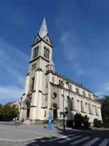 Kladno / Kladen, Pfarrkirche Maria Himmelfahrt, neuromanische dreischiffige Basilika, erbaut im 19. Jahrhundert durch den Architekten Louis L�bler (28.06.2020)
