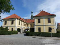 Kladno / Kladen, Renaissanceschlo, erbaut von 1738 bis 1740 durch Kilian Ignaz Dientzenhofer. Das Schloss beherbergt die Stdtische Schlossgalerie und das Heimatmuseum Kladno (28.06.2020)