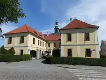Kladno / Kladen, Renaissanceschlo�, erbaut von 1738 bis 1740 durch Kilian Ignaz Dientzenhofer. Das Schloss beherbergt die St�dtische Schlossgalerie und das Heimatmuseum Kladno (28.06.2020)