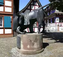 Kork, der  Korker Stier , eine Sagengestalt aus Bronze, 2009 aufgestellt  Auf dem B�hl , Mai 2020