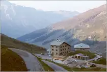 Spl�gen. Das schweizerische Zollhaus und das Berghaus am Spl�genpass. Scan eines Dias vom Sommer 1979.