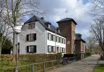 Geb�ude mit B�ro vom Bauverein Erftstadt und einer Kanzlei in Erftstadt-Liblar beim Schlo� Gracht - 19.03.2020