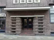 Der Sprinkenhof  (erbaut in drei Abschnitten zwischen 1927 und 1943 nach Pl�nen von Fritz H�ger und Hans + Oskar Gerson)im Hamburger Kontorhausviertel am 29.2.2020: Hauseingang Altst�dter Str. 8 / 