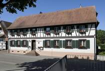 Eckartsweier, OT von Willsttt in der Ortenau, mit ca.1500 Einwohnern, das Rathaus wurde 1876 als Gasthaus erbaut, 1878 von der Gemeinde erworben und als Rathaus genutzt, Mai 2020