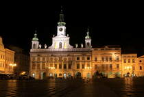 Rathaus von Česk Budějovice am 14.08.2020 bei Nacht.