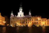 Rathaus von Česk� Budějovice am 14.08.2020 bei Nacht.