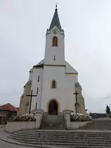 Strani / Strany, neugotische Kirche der Kreuzerh�hung, erbaut von 1909 bis 1911 (02.08.2020)