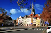 Das Bild ist in Merseburg am Markt aufgenommen worden. Im Hintergrund sieht man die Merseburger Kirche. Es wurde im Herbst 2009 aufgenommen.