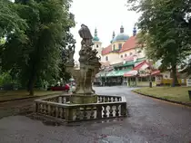 Svaty Kopecek / Heiligenberg, Dreifaltigkeitsstatue am Sadove Namesti (03.08.2020)
