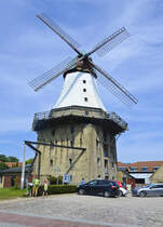 Die Mhle Amanda ist eine Windmhle in Kappeln an der Schlei. Sie ist mit 32 Metern die hchste Hollndermhle in Schleswig-Holstein. Neben der Windmhle befindet sich ein Sgewerk, das heute als working Museum von den Kappelner Werksttten betrieben wird. Aufnahme: 12. August 2020.