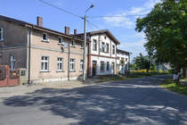 Ein Haus aus der deutschen Zeit im Dorf Izbica unweit von Leba in Hinterpommern. Aufnahme: 18. August 2020.