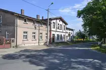 Ein Haus aus der deutschen Zeit im Dorf Izbica unweit von Leba in Hinterpommern. Aufnahme: 18. August 2020.