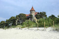 Hotel Neptun auf einer Ostseedne bei Leba in Hinterpommern (bis 1945 bekannt unter dem Namen Kurhaus Leba). Aufnahme: 17. August 2020.