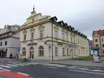 Uherske Hradiste / Ungarisch Hradisch, Bankgeb�ude am Palackeho Namesti (04.08.2020)