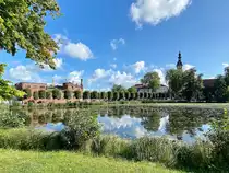 Brauerei und Klostergel�nde in Neuzelle am Klosterteich, gesehen am 10. September 2020.