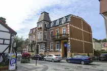 H�user aus der deutschen Gr�nderzeit an der Ecke Ulica Frederyka Chopina (bis 1945 Parkstra�e)/Słowiańska (bis 1945 Kirchstra�e) in Ustka (Stolpm�nde) in Hinterpommern. Aufnahme: 21. August 2020.