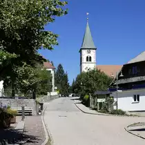 Altglash�tten, Bick durch die Kirchgasse zur Pfarrkirche St.Wendelin, Aug.2020