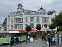 Das Strandschlo� an der Seebr�cke von Binz am 25.. September 2020.