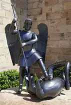 Fischerbach, dieses Kunstwerk der St.Michaels-Statue als Drachent�ter steht an der St.Michaelskirche, geschaffen vom Kunstschmid Giuseppe Serio, aufgestellt Sept. 2019, Juni 2020
