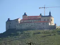Burg Krasna Horka, H�henburg oberhalb der Gemeinde Kr�snohorsk� Podhradie, erbaut im 14. Jahrhundert (30.08.2020)