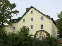 Eine bemalte Wasserm�hle am Bach  Wurm  in Geilenkirchen am 08. Oktober 2020