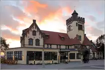 Nordenham. Im Ortsteil Blexen wurde das fr�here Bahnhofsgeb�ude restauriert. Das  Weserschl�sschen  hat trotz Corona-Pandemie im Sommer als Restaurant und Hotel er�ffnet. 16.10.2020