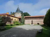 Biecz, Marcin Kromer Denkmal und historische Stadtmauer (03.09.2020)