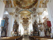 Roggenburg, Altre in der Klosterkirche Maria Himmelfahrt, Fresken und Altargemlde von Franz Martin Kuen, Deckengemlde von Waldemar Kolmsperger, Chorgesthl von Christoph Rodt, Hochaltar von 1754 mit Statuen von Anton Sturm (08.11.2020)