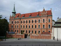 Krakau, hheres geistliches Seminar Wyższe Seminarium Duchowne in der Podzamcze Strae, neugotisch erbaut von 1899 bis 1901 durch den Architekten Gabriel Niewiadomski (04.09.2020)