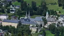 Blick auf das k�nigliche Schloss Berchtesgaden mit der Stiftskirche und der Pfarrkirche St. Andreas. (August 2020)