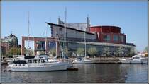 Die 1994 erffnete GteborgsOperan liegt am kleinen Hafen Lilla Bommen. 09.05.2008