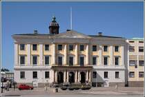 Das Gteborger Rathaus steht am Gustav Adolfs Torg. Auf dem Foto vom 09.05.2008 wird es vom Turm der Christinae-Kirche berragt.