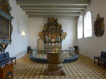 Hvidbjerg, Altar von 1500 in der Ev. Kirche, Altarbild von vier unterschiedlichen Perioden mit Figurenfeldern aus Terracotta und ausgeschnittene Evangelistfiguren (19.09.2020)