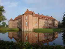 Hadsund, Schloss Visborggaard, Renaissanceschloss erbaut von 1575 bis 1576, Ostfl�gel erbaut 1748, Westfl�gel von 1796 (22.09.2020)