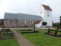 Vra, romanische evangelische Dorfkirche, erbaut im 12. Jahrhundert (23.09.2020)