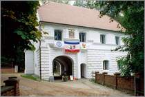 Mirow. Das Torhaus auf der Schlossinsel im September 1998. Scan vom Dia.