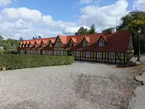 Bjodstrup, Fachwerk Wirtschaftsgeb�ude am Mollerup Herrgard, erbaut im 18. Jahrhundert (24.09.2020)