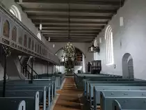 Grundhof, Innenraum der evangelischen St. Marien Kirche, Altar von Friedrich Windekiel, Kanzel aus dem Jahr 1606 von Heinrich Ringerink (25.09.2020)