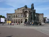 Dresden, K�nig Johann von Sachsen Denkmal und Semperoper am Theaterplatz (02.10.2020)