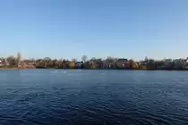 Hamburg am 19.12.2020: Die Auenalster am nrdlichen Ende mit den Villen an der Strae Bellevue im Stadtteil Winterhude /