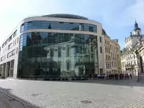 Breslau / Wroclaw, modernes Gebude am Plac Uniwersytecki (03.10.2020)