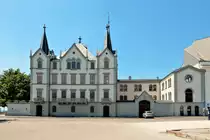 Vevey, das Ch�teau de l’Aile erscheint nach der gr�ndlichen Renovierung im neuen Glanz. Das hat seinen Preis: f�r die Renovierung des Schlosses (2008 bis 2017), wurden ca. 30 Millionen CHF investiert - 25.06.2018