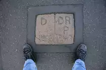 Grenzstein Nummer 243 an der deutsch-dnischen Grenze zwischen Rosenkranz (Kreis Sdtondern) und Rudbl/Ruttebll (Gemeinde Tondern). Aufnahme: 4. Januar 2021.