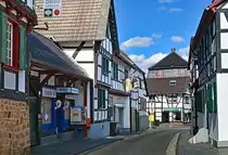 Kommern, Kreis Euskirchen, enge Gasse mit alten Fachwerkhusern - 27.08.2020