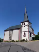Motten, kath. Pfarrkirche St. Bartholom�us, Chorturmkirche, erbaut im 16. Jahrhundert, Neubau 1966 (08.07.2018)