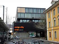 Baden, Warenhaus Coop City, nach der grndlichen Renovierung 2013. Von der Bahnhofstrasse aus fotografiert am 03.02.2015