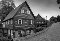 Denkmalort Obercunnersdorf - Umgebindeh�user gegen�ber der Dorfkirche; Mai 2005.